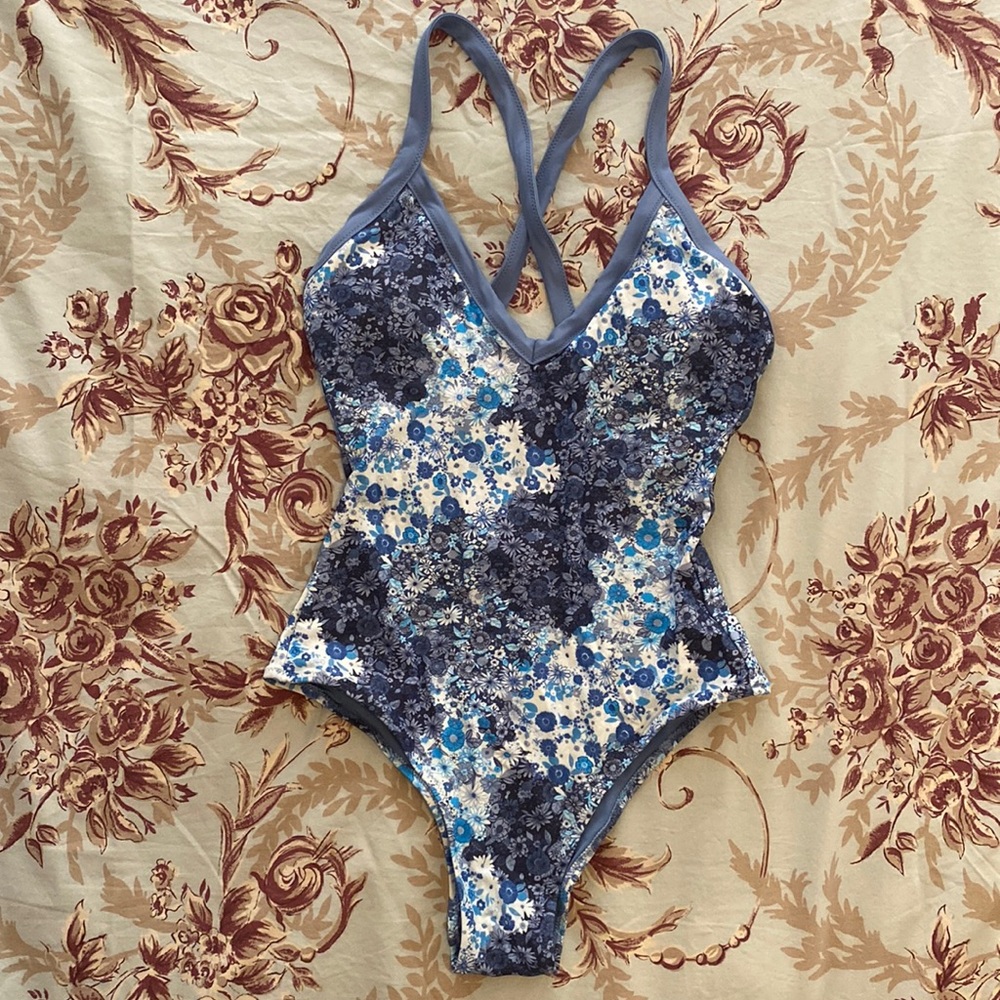 Cross Back Strap Swimsuit